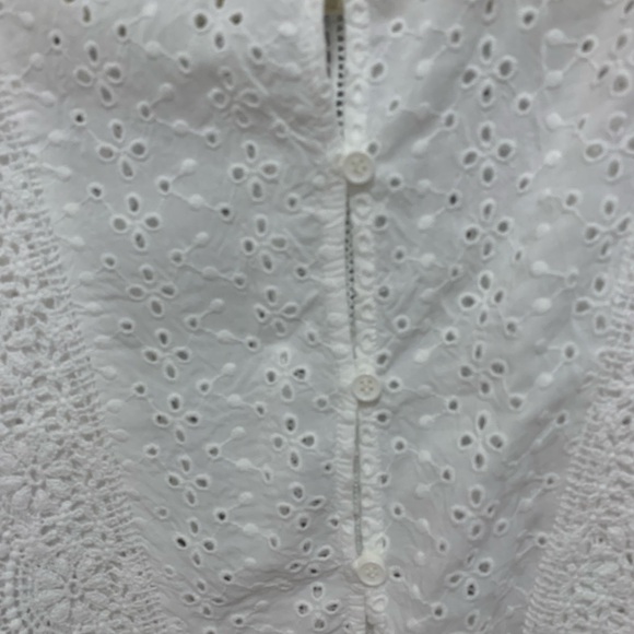 White Lace Sleeveless Top - Picture 4 of 6